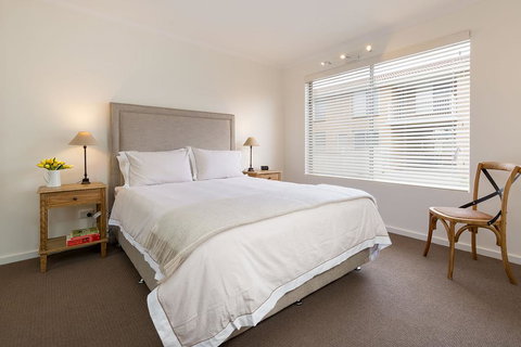 The Executive - Central & Sophisticated - Accommodation Cairns 1