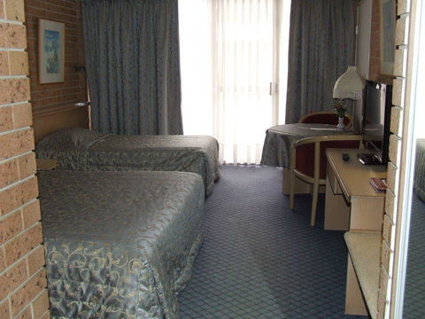 The John Hunter Motel - Accommodation Cairns 2