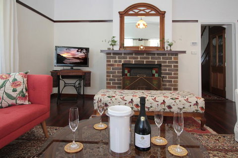 The Leura Mountain House - Accommodation Cairns 2