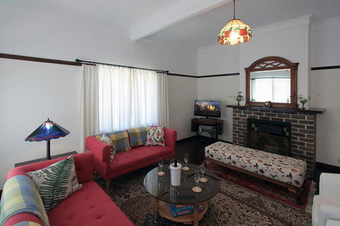The Leura Mountain House - Accommodation Cairns 1