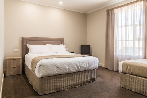 The Lighthouse Hotel - Accommodation Cairns 0