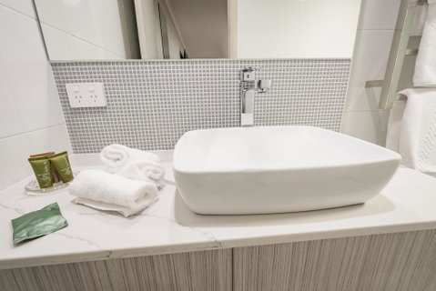 The Lighthouse Hotel - Accommodation Cairns 1