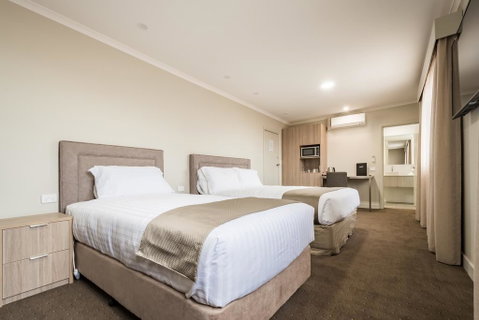 The Lighthouse Hotel - Accommodation Cairns 2