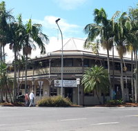 The Middle Pub - Accommodation Cairns