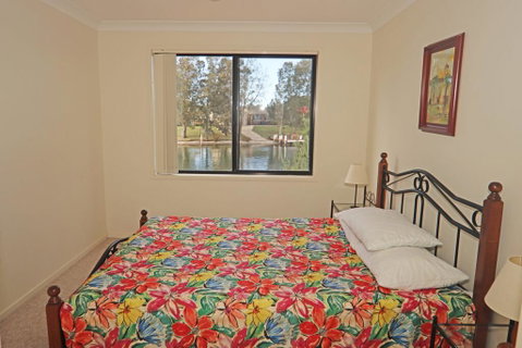 The Mooring's Waterfront - Accommodation Cairns 3