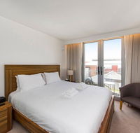 The Nest - Modern Room In Northbridge with Roof Terrace - Accommodation Cairns