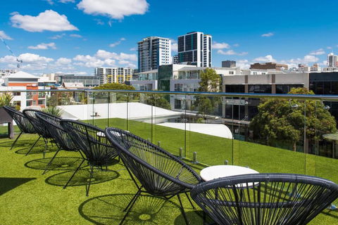 The Nest - Quirky Queen Sized Space With Roof Terrace - Accommodation Cairns 0
