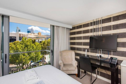 The Nest - Trendy Studio Near City Centre With Roof Terrace - Accommodation Cairns 1