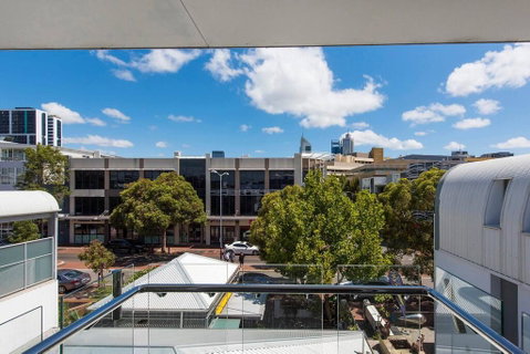 The Nest - Trendy Studio Near City Centre With Roof Terrace - Accommodation Cairns 2