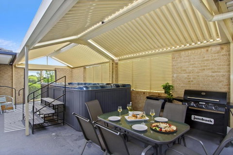 The Orient - Family & Pet Friendly - Huge Spa - Accommodation Cairns 0