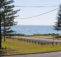 The Penguins Head - across from the beach - Accommodation Cairns