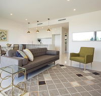 The Princess Bride - Executive 3BR Bulimba Apartment with Balcony in Central Location - Accommodation Cairns