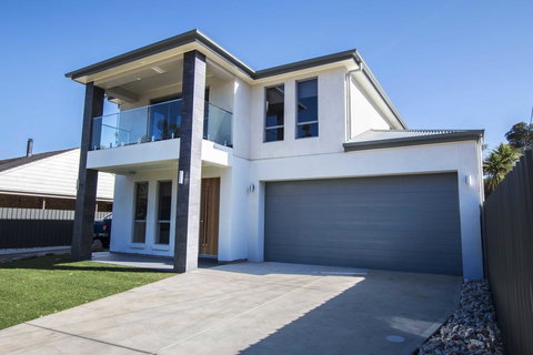 The Races Complex - Accommodation Cairns 0