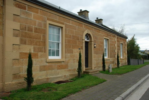 The Red Feather Inn - Accommodation Cairns 1