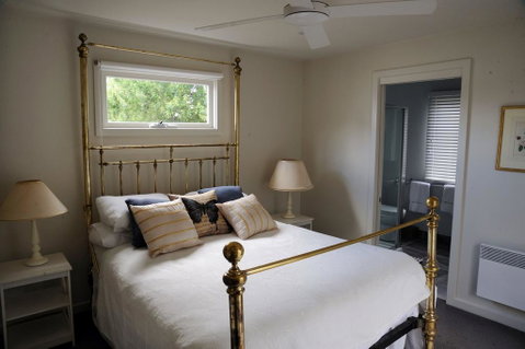 The Red Feather Inn - Accommodation Cairns 0