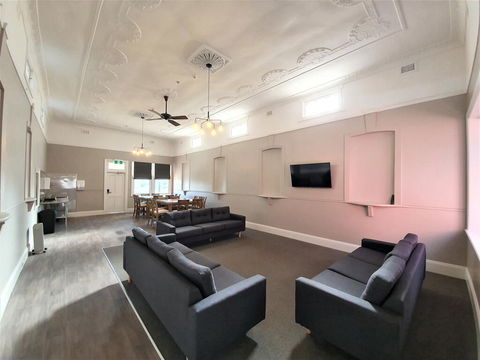 The Royal Hotel - Accommodation Cairns 2