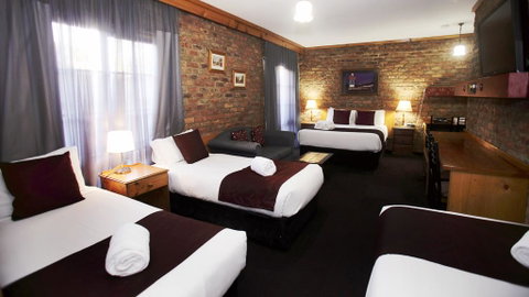 The Settlement Historic Hotel - Accommodation Cairns 3