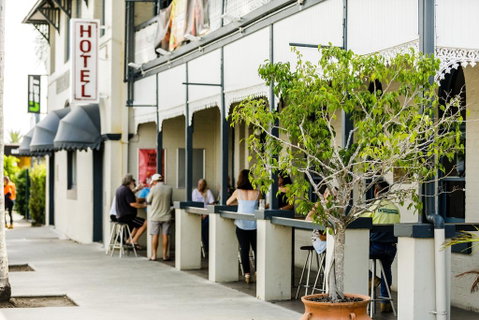 The Waterloo Bay Hotel - Accommodation Cairns 1