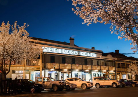 The Woolpack Hotel - Accommodation Cairns 0
