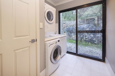 Top Of The Hill - Accommodation Cairns 3