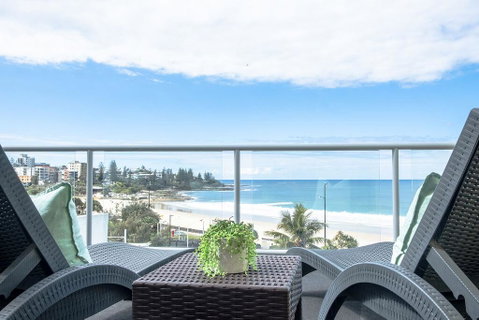 Top Floor Kings Beach Views With Private Rooftop Terrace With Spa Bath - Accommodation Cairns 0