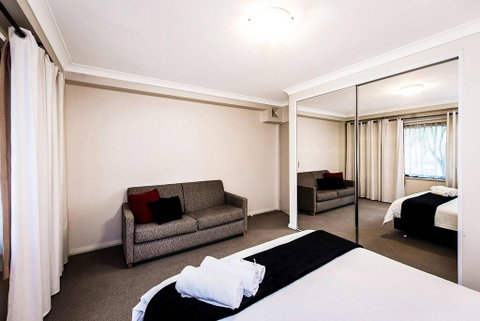 Two Bedroom Apt Next To Perth CBD With Parking. - Accommodation Cairns 3
