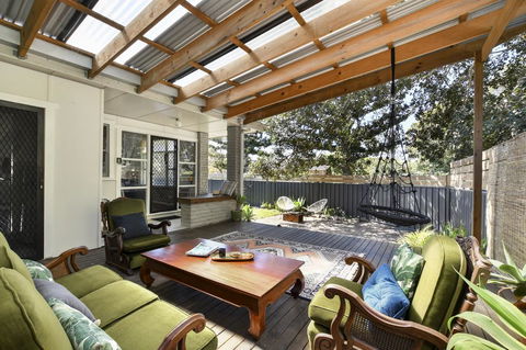UMINA BEACH KOKOMO- Walk To The Beach, FAMILY And PET FRIENDLY Set Of 3 Vintage Original Holiday Flats & Vintage Caravan And Bat - Accommodation Cairns 2