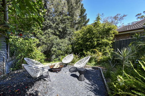 UMINA BEACH KOKOMO- Walk To The Beach, FAMILY And PET FRIENDLY Set Of 3 Vintage Original Holiday Flats & Vintage Caravan And Bat - Accommodation Cairns 3