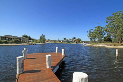 Unbeatable Waterfront Location - Accommodation Cairns 2