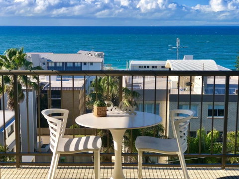 Unit 13 Oceanic, Kings Beach - Accommodation Cairns 2