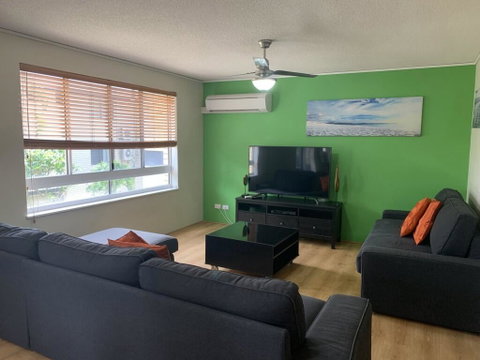 Unit 3 'Kings Cove', Kings Beach - Accommodation Cairns 1