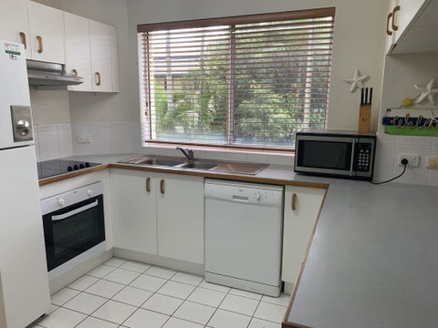 Unit 3 'Kings Cove', Kings Beach - Accommodation Cairns 2