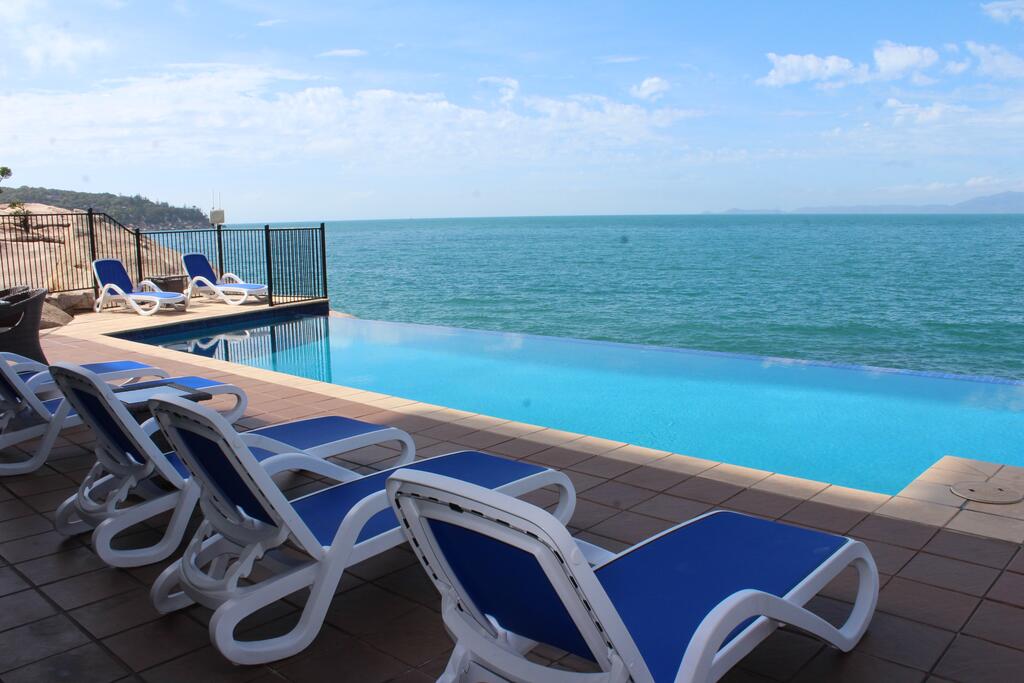 Nelly Bay QLD Accommodation Cairns