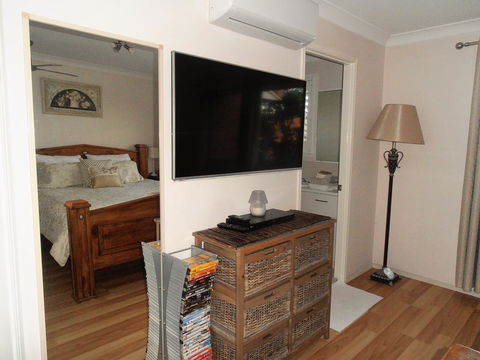 Unwind In This Gorgeous Retreat - Accommodation Cairns 3