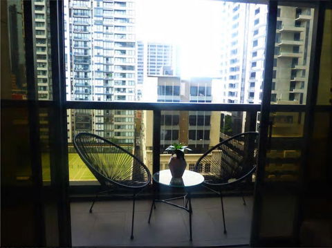 Upper West Side - Madison - Accommodation Cairns 0