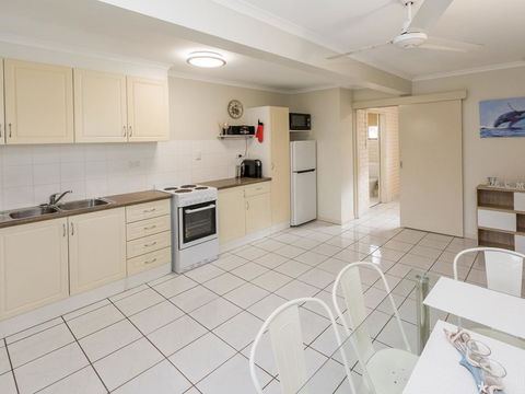 Upstairs And Downstairs - 81 Denman Camp Rd - Accommodation Cairns 3