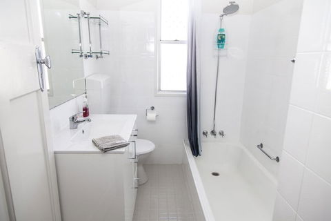 Urangan Harbour Cottage - Accommodation Cairns 3
