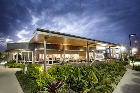 Vale Hotel - Accommodation Cairns 0