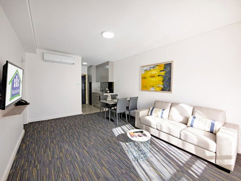Value Suites Penrith - Accommodation Cairns 1