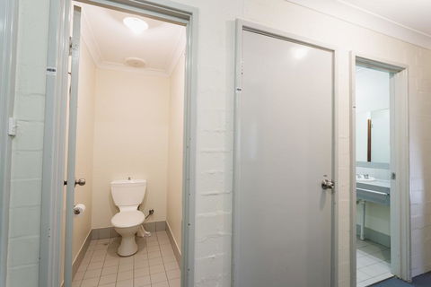 Vickery House 8 Bedroom Flat - Accommodation Cairns 2