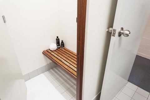 Vickery House 8 Bedroom Flat - Accommodation Cairns 3