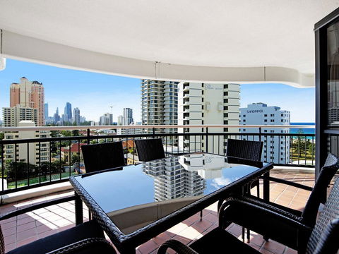 Victoria Square 2 Bed Ocean View Broadbeach - Accommodation Cairns 1