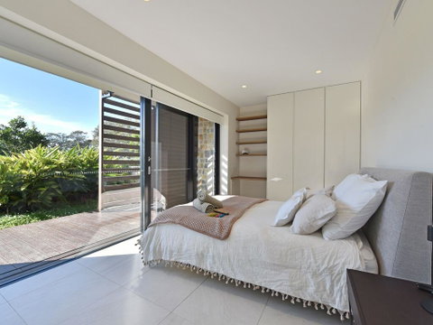 Villa Catania Waterside At Trinity Point - Accommodation Cairns 1