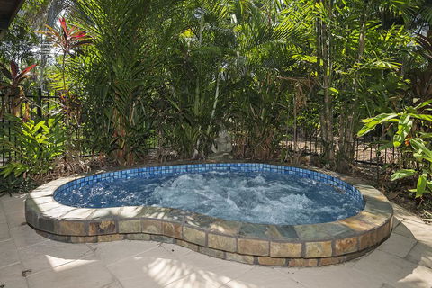 Villa Frangipani - Accommodation Cairns 1