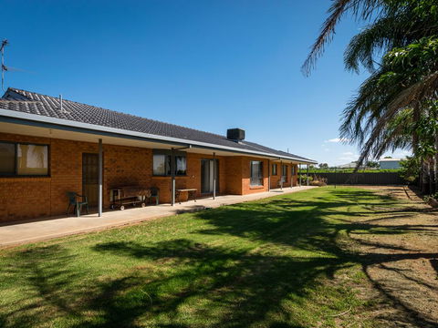 Vineyard Retreat Mildura - Accommodation Cairns 2