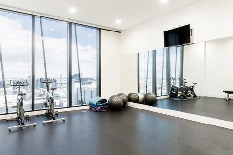 Wake To Eureka Tower Views From Prestigious Collins St - Accommodation Cairns 3