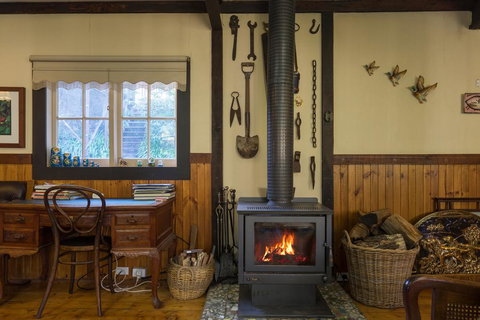 Walhalla Coach House - Accommodation Cairns 2