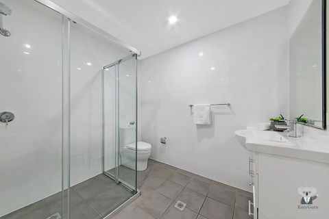 WARRICK FRAM 3 BEDS APT FREE PARKING WALK TO WESTFIELD CLOSE TO HOSPITAL NWF003 - Accommodation Cairns 3