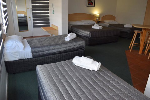 Warwick Vines Motel - Accommodation Cairns 1