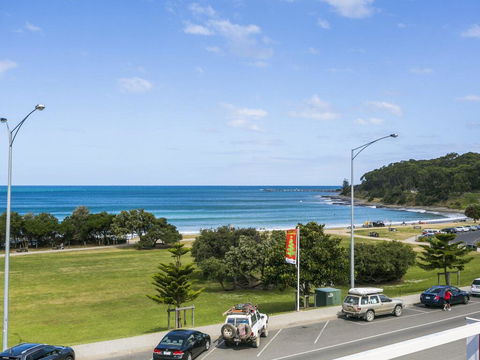 WATERFRONT THREE- In The Heart Of Lorne - Accommodation Cairns 2